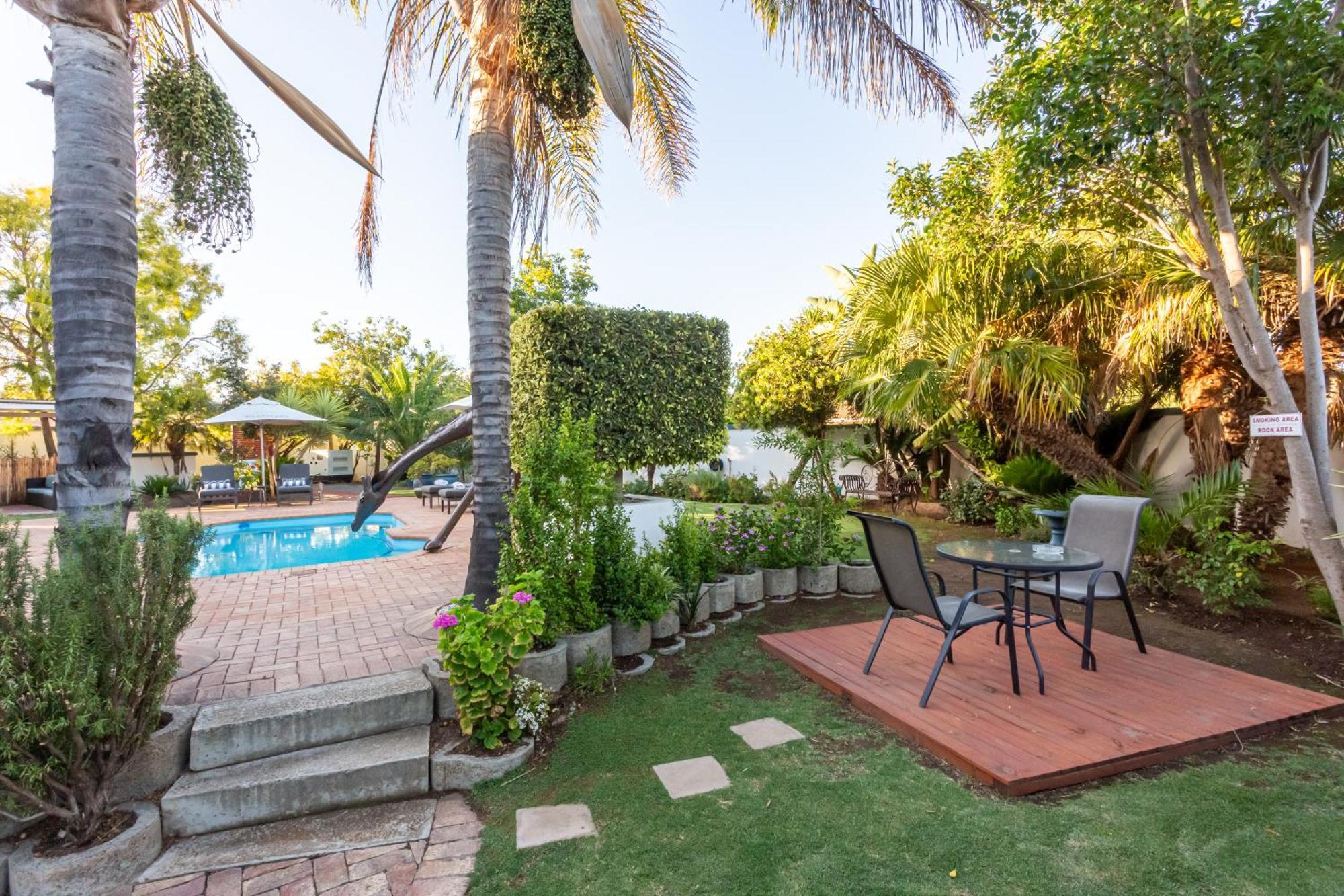 Pictures Guest House Boutique Hotel Оудсхорн Екстериор снимка