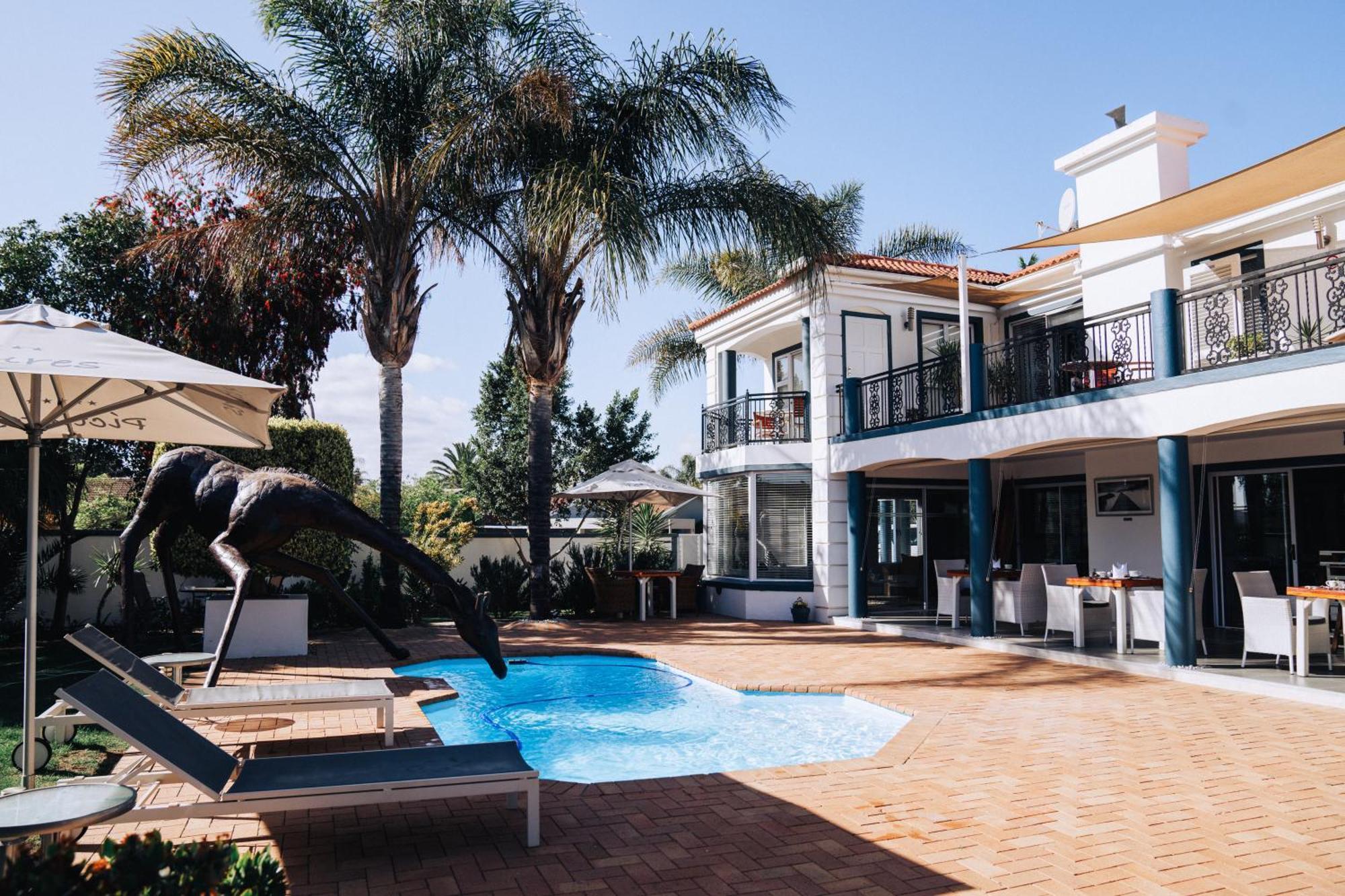 Pictures Guest House Boutique Hotel Оудсхорн Екстериор снимка