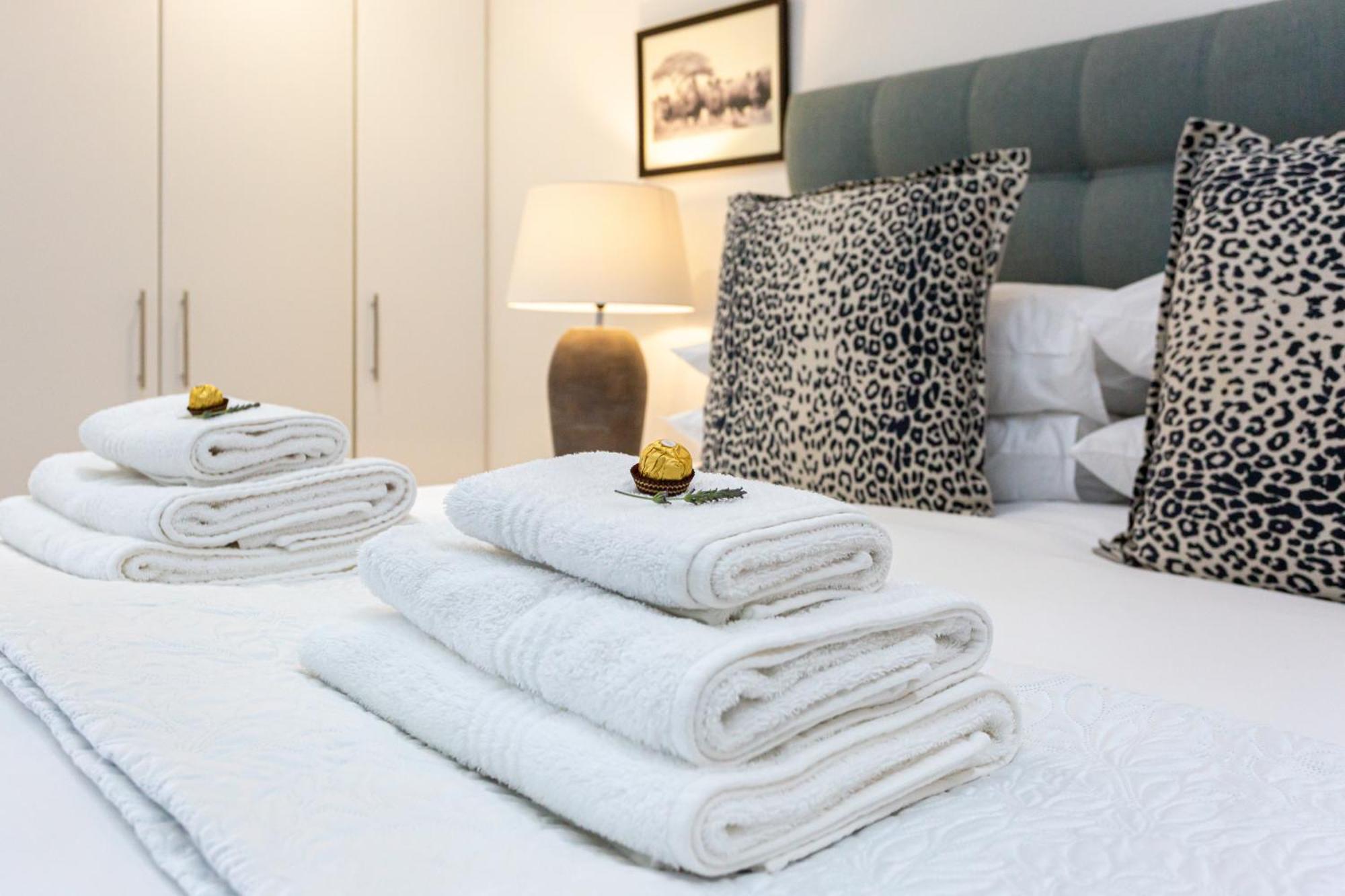 Pictures Guest House Boutique Hotel Оудсхорн Екстериор снимка