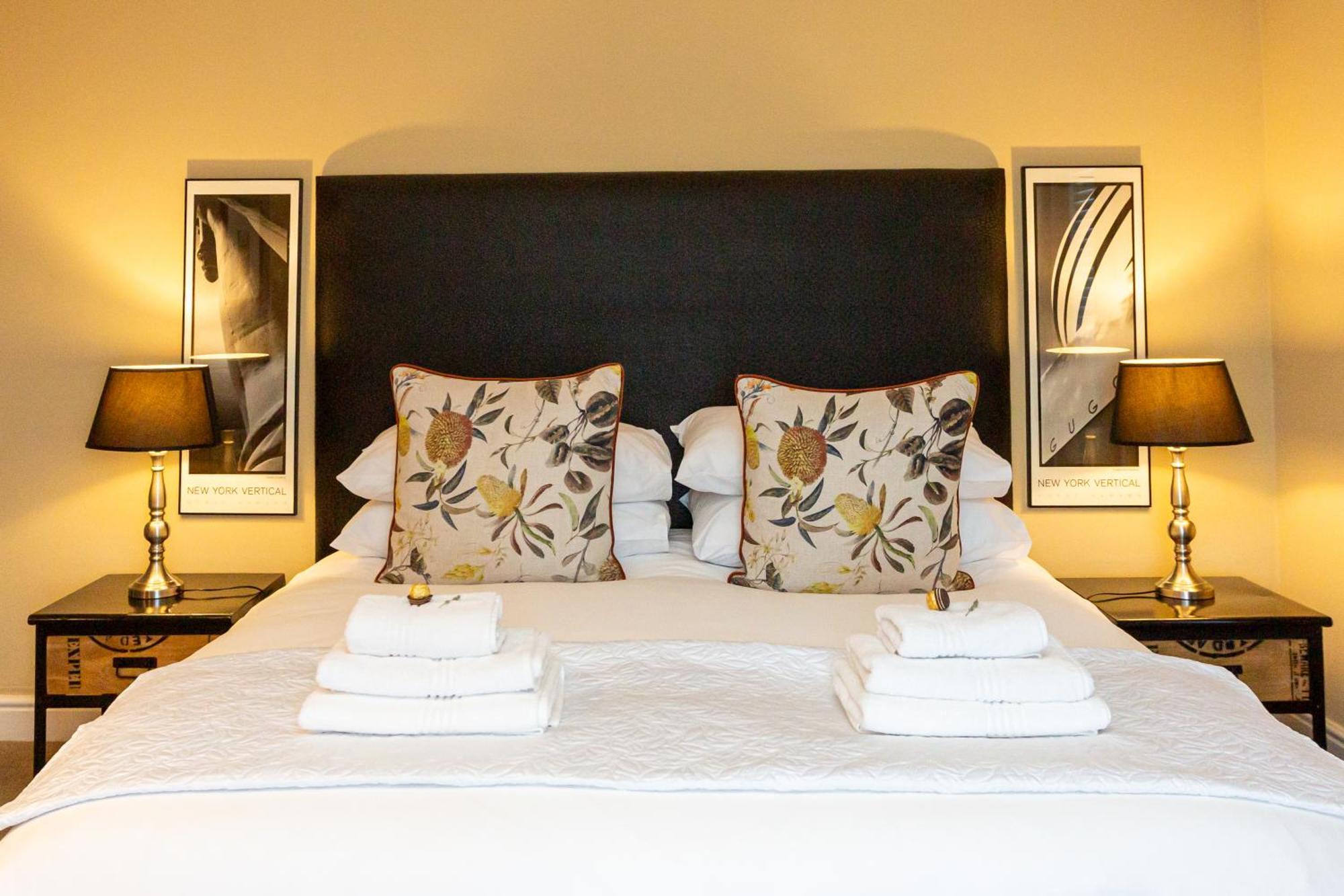 Pictures Guest House Boutique Hotel Оудсхорн Екстериор снимка