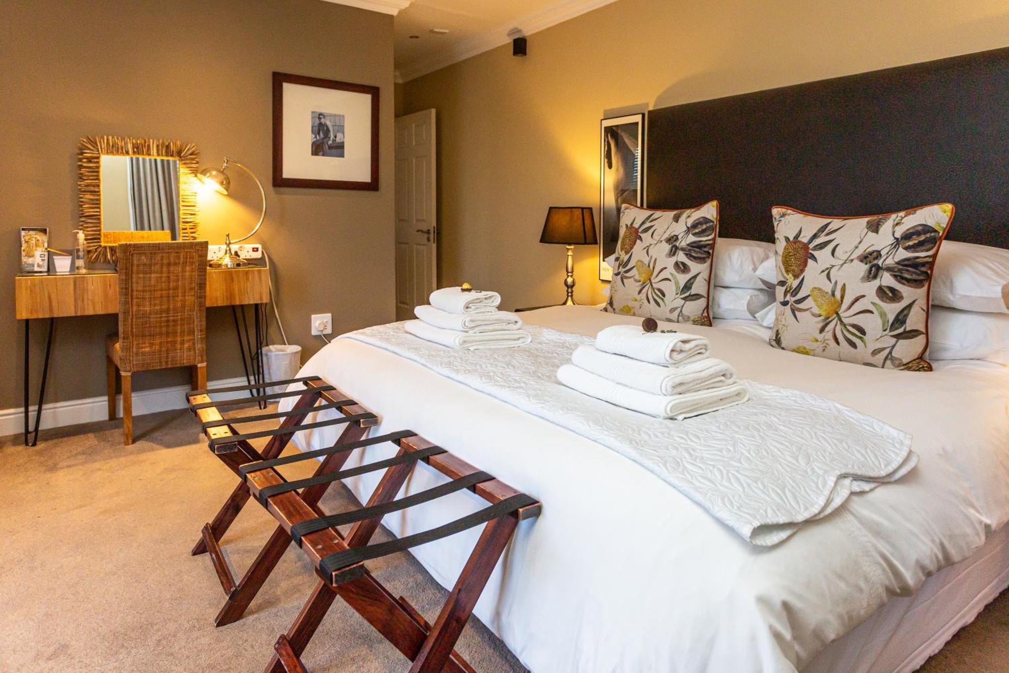 Pictures Guest House Boutique Hotel Оудсхорн Екстериор снимка