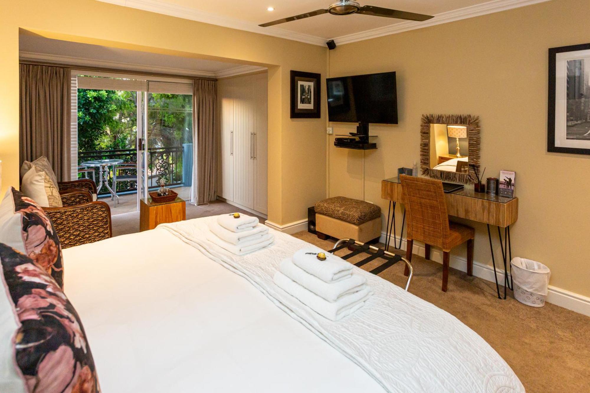 Pictures Guest House Boutique Hotel Оудсхорн Екстериор снимка