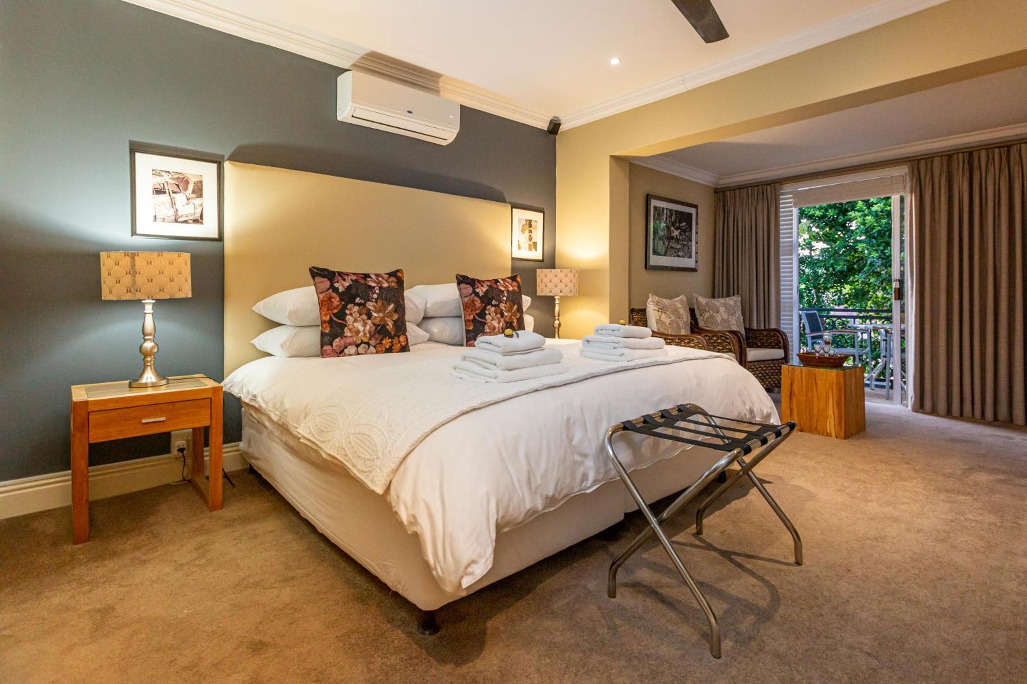 Pictures Guest House Boutique Hotel Оудсхорн Екстериор снимка