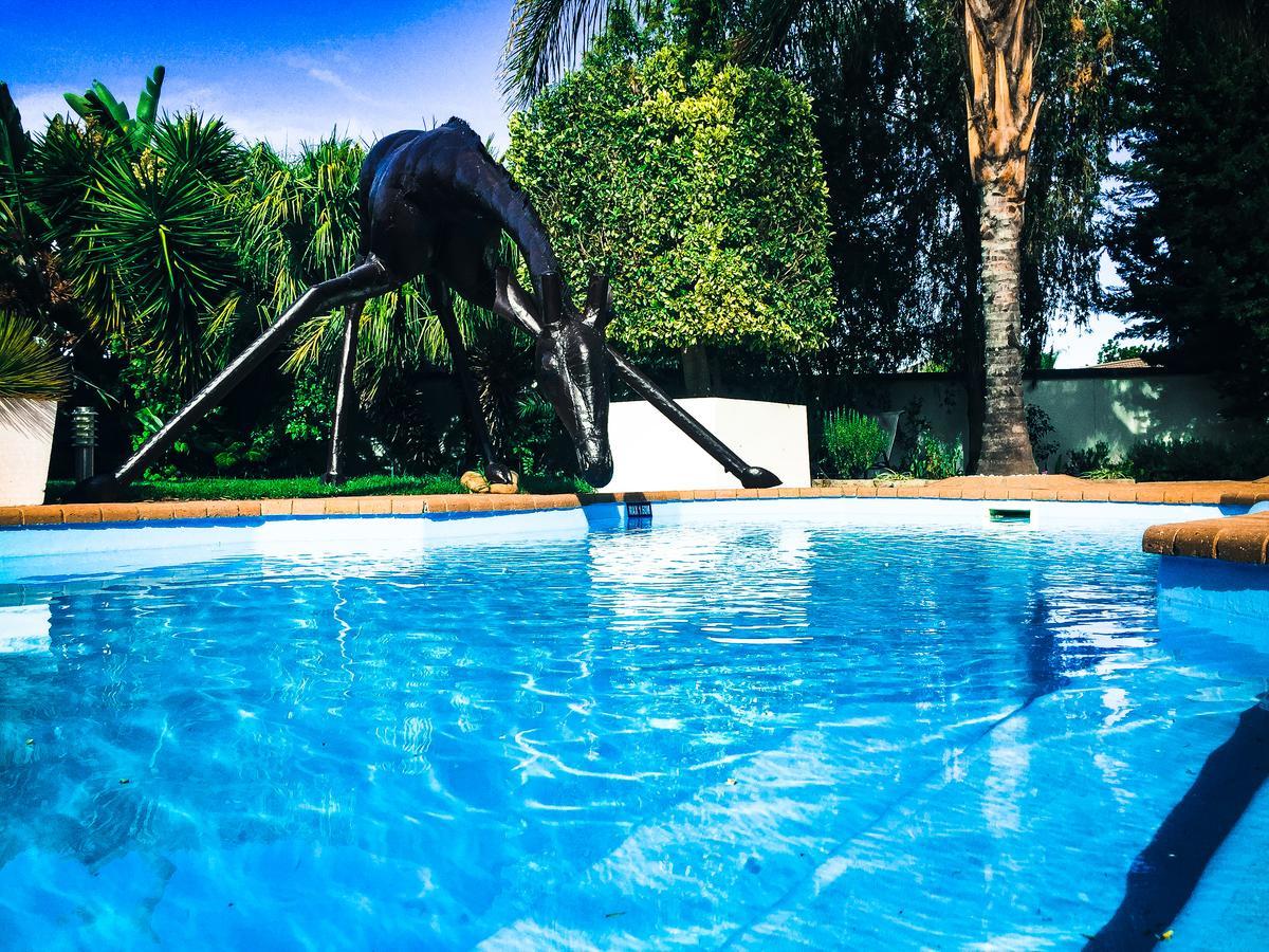 Pictures Guest House Boutique Hotel Оудсхорн Екстериор снимка
